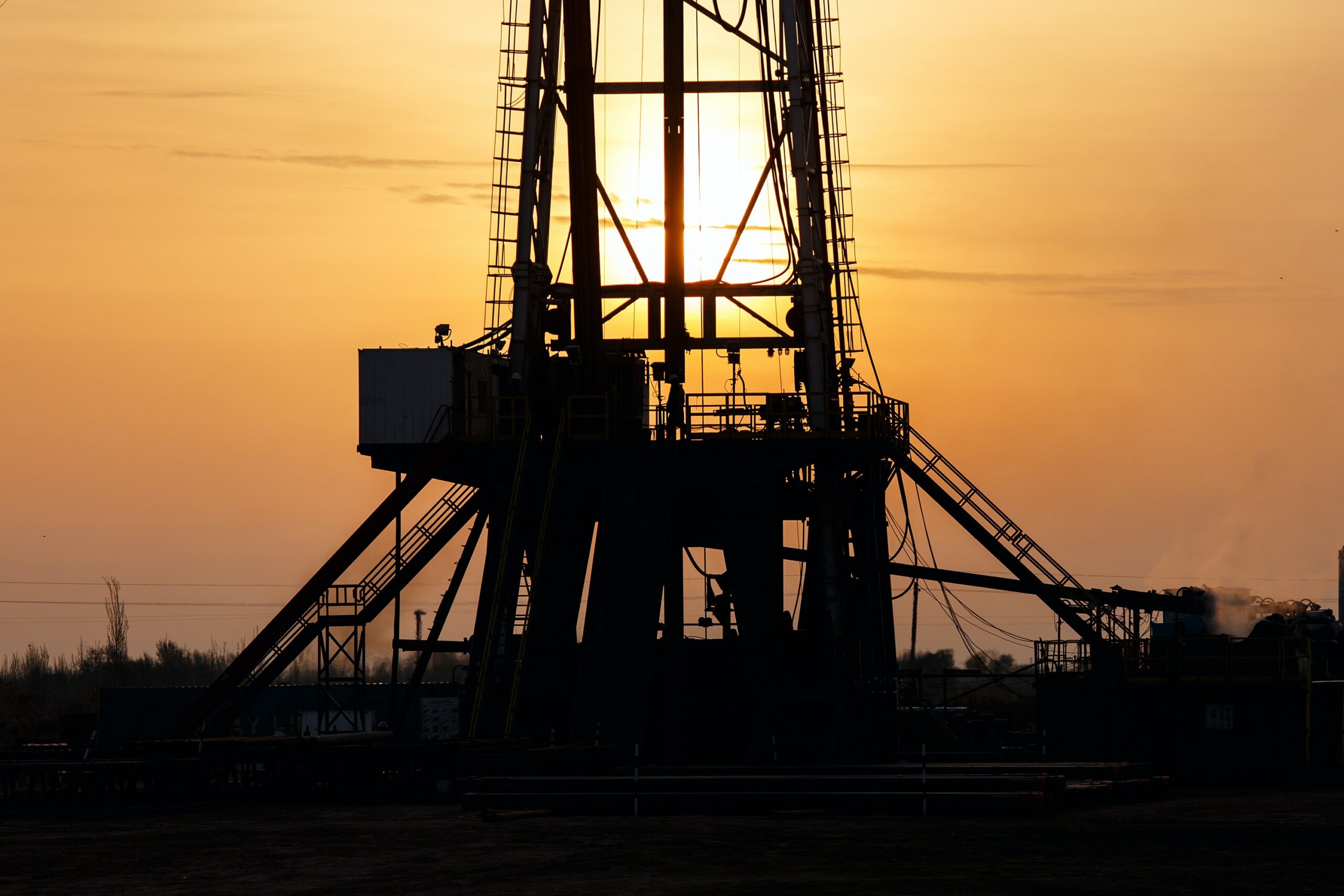 Land Your Dream Job in Oil & Gas: Insider Tips & Resources